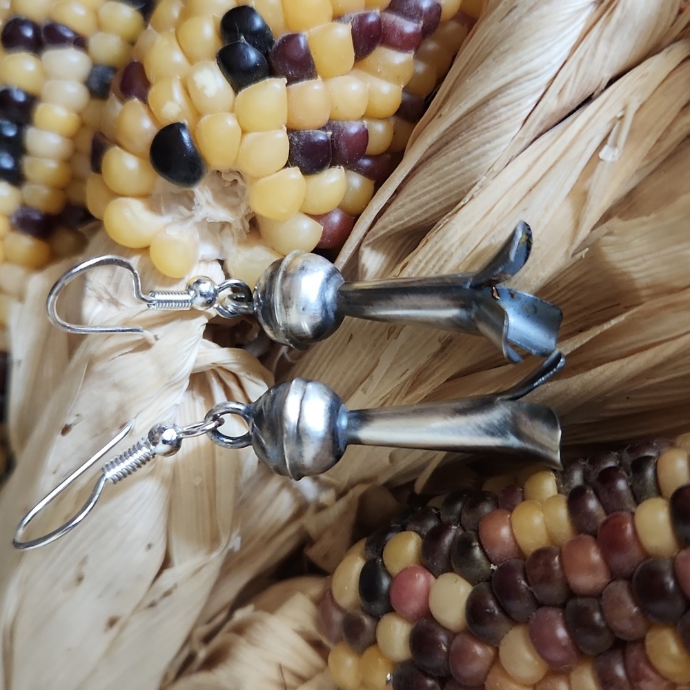 NWOT Native American Navajo Squash Blossom Sterling Earrings 🩵